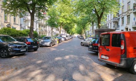 Querparken in Eimsbüttel / Feldzug der Altparteien gegen Parkplätze geht weiter